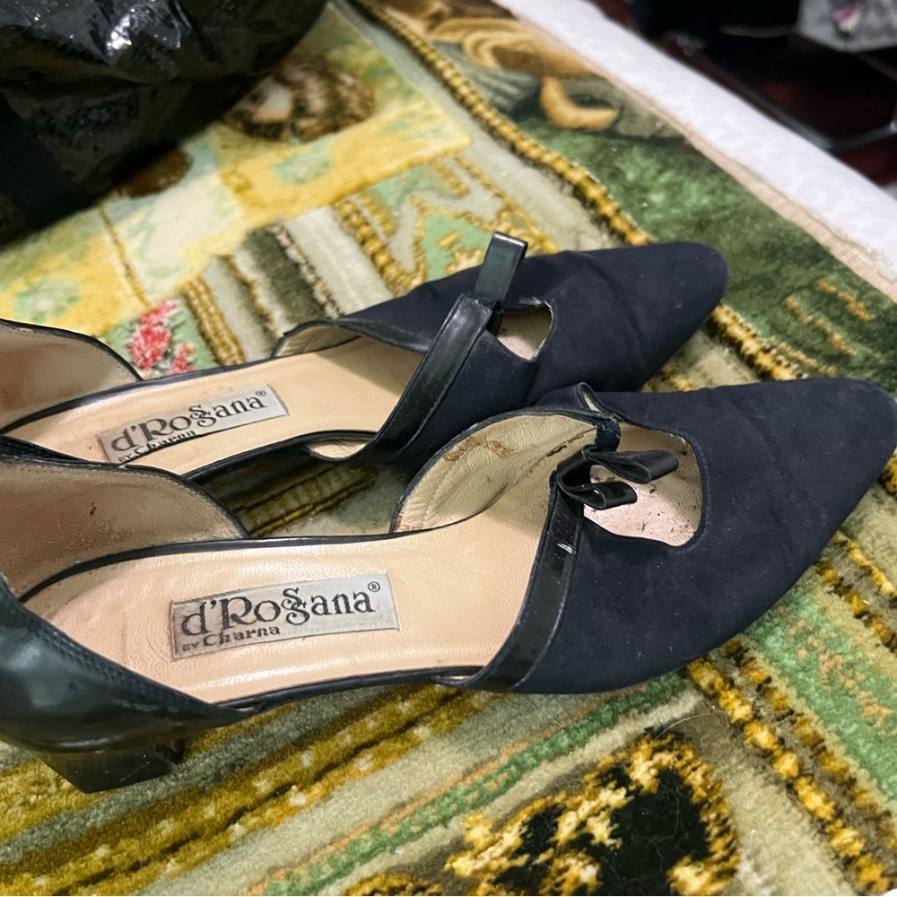 Italian Shoemakers Black Heels Sleek Design